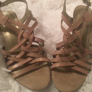 NWOT BANDOLINO STRAPPY HEELED SANDALS